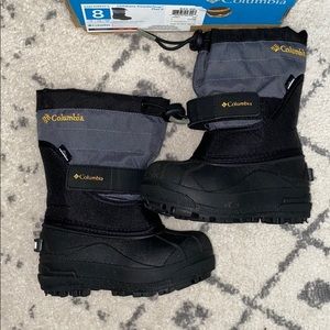 Columbia toddler snow boots - Brand New -